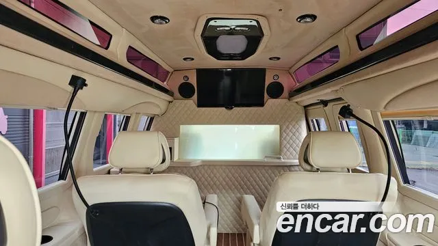Chevrolet Express Van 2017 — фото 19
