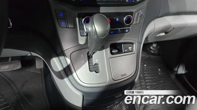 Hyundai Starex 2019 — фото 9