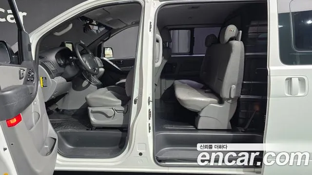 Hyundai Starex 2019 — фото 10