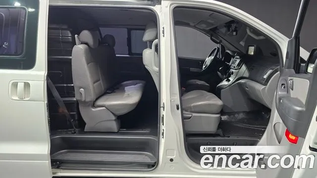 Hyundai Starex 2019 — фото 11