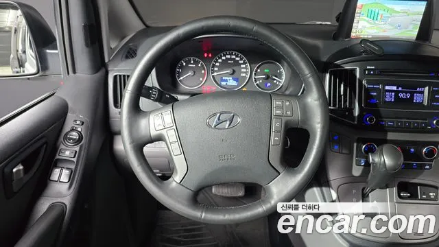 Hyundai Starex 2019 — фото 13