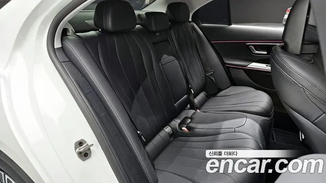 Mercedes-Benz E-Class 2025 — фото 12