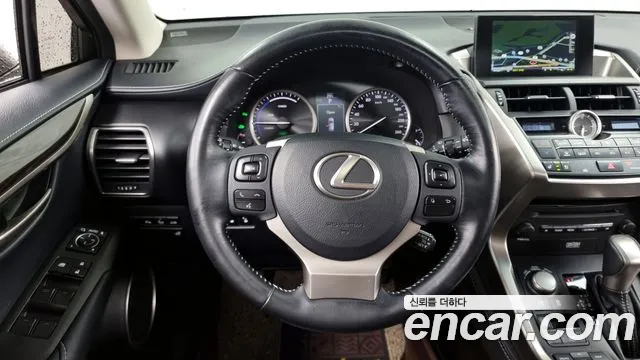Lexus NX 2017 — фото 13