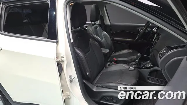Jeep Compass 2019 — фото 10