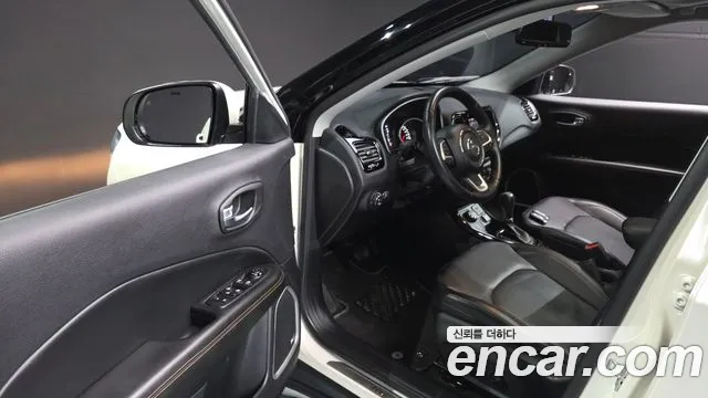 Jeep Compass 2019 — фото 11