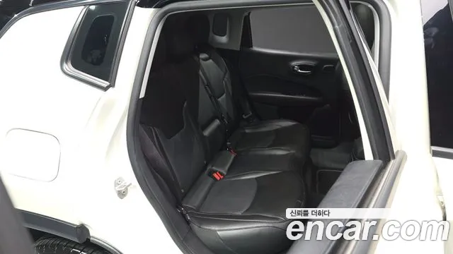 Jeep Compass 2019 — фото 12
