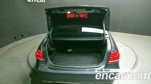 Mercedes-Benz E-Class 2014 — фото 20