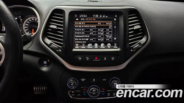 Jeep Cherokee 2018 — фото 16