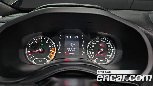 Jeep Renegade 2021 — фото 8