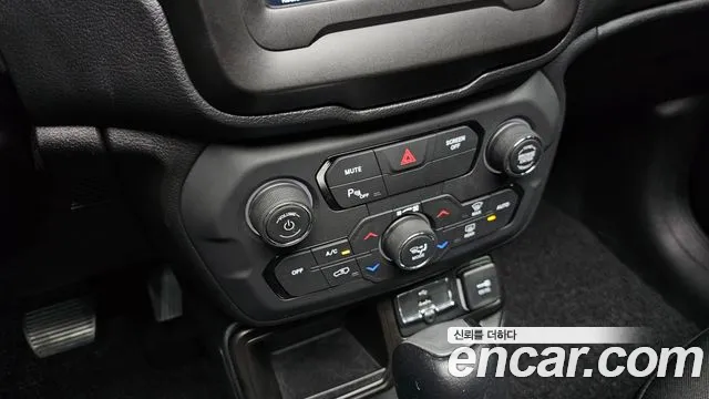 Jeep Renegade 2021 — фото 18