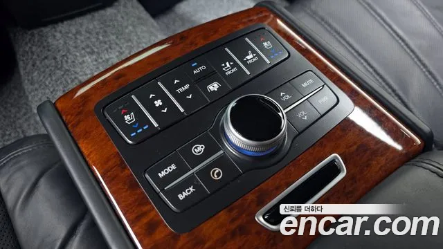 Hyundai Equus 2012 — фото 19