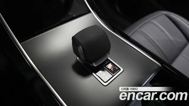 Land Rover Range Rover Evoque 2024 — фото 8