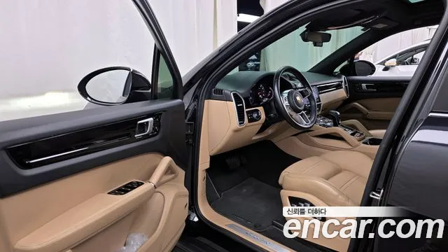 Porsche Cayenne 2020 — фото 10