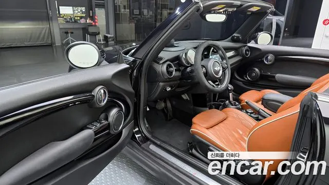 Mini Cooper Convertible 2017 — фото 11