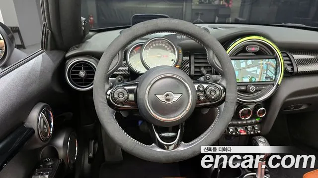 Mini Cooper Convertible 2017 — фото 13
