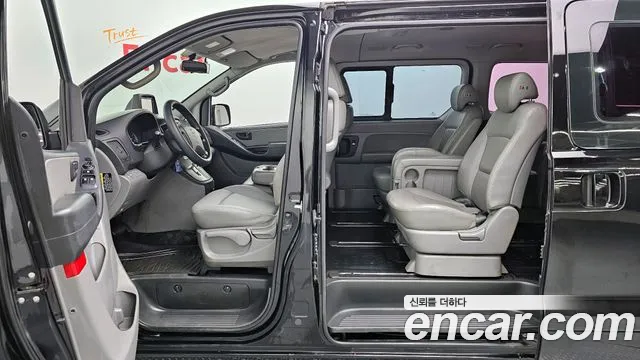 Hyundai Starex 2016 — фото 10