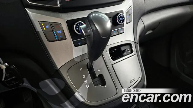 Hyundai Starex 2017 — фото 9