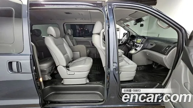 Hyundai Starex 2017 — фото 12
