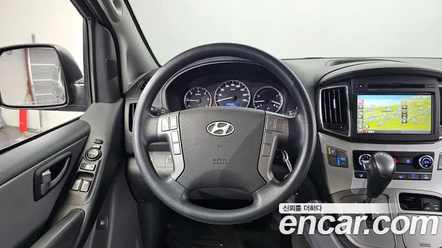 Hyundai Starex 2017 — фото 15