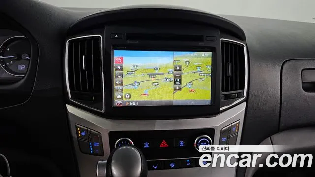 Hyundai Starex 2017 — фото 17