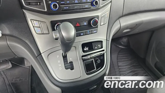 Hyundai Starex 2016 — фото 9
