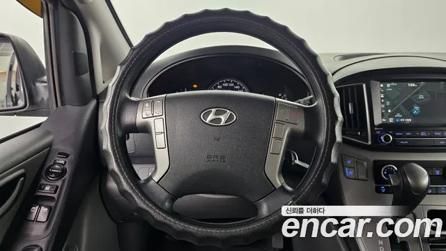 Hyundai Starex 2016 — фото 10