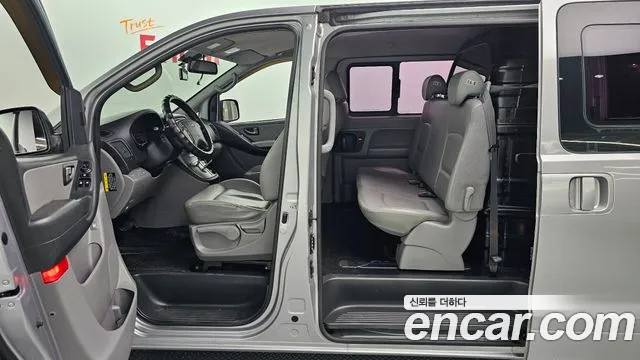 Hyundai Starex 2016 — фото 11