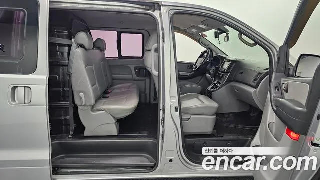 Hyundai Starex 2016 — фото 12