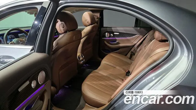 Mercedes-Benz E-Class 2020 — фото 11