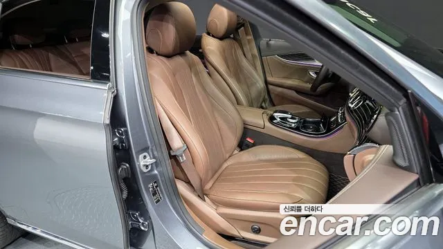 Mercedes-Benz E-Class 2020 — фото 12