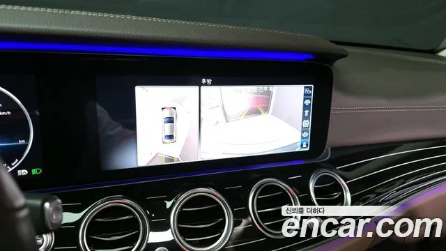 Mercedes-Benz E-Class 2020 — фото 15