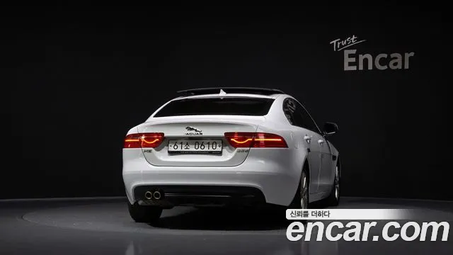 Jaguar XE 2016 — фото 4