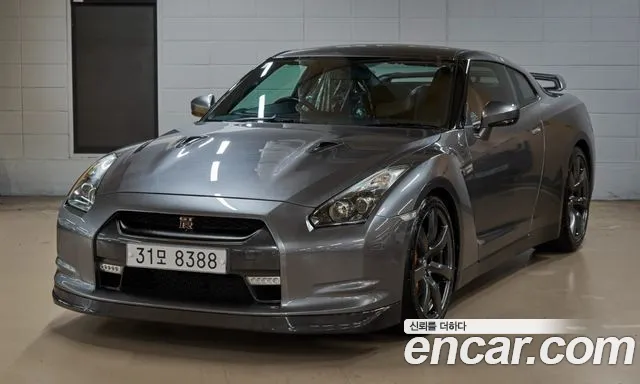 Nissan GT-R 2008 — фото 1