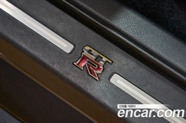 Nissan GT-R 2008 — фото 11