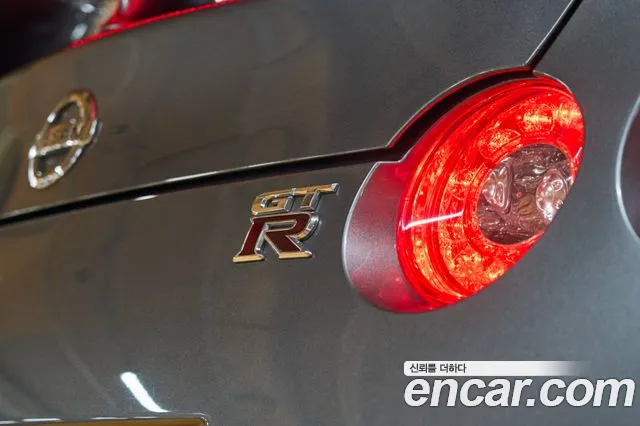 Nissan GT-R 2008 — фото 20