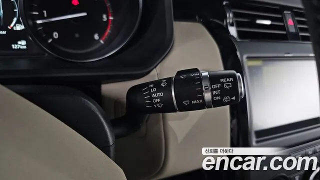 Land Rover Discovery 2018 — фото 14
