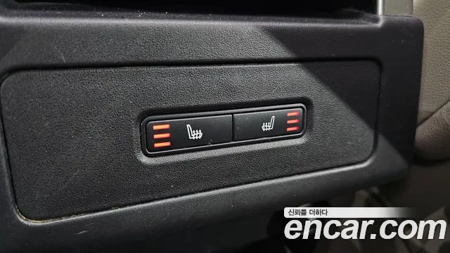 Land Rover Discovery 2018 — фото 19