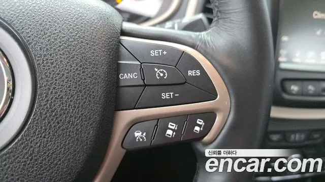 Jeep Cherokee 2016 — фото 17