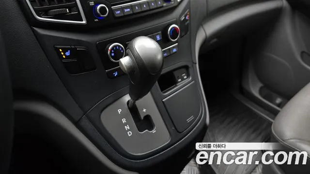 Hyundai Starex 2017 — фото 9