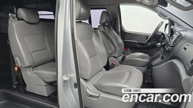 Hyundai Starex 2017 — фото 10