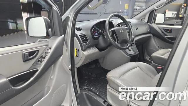 Hyundai Starex 2017 — фото 11