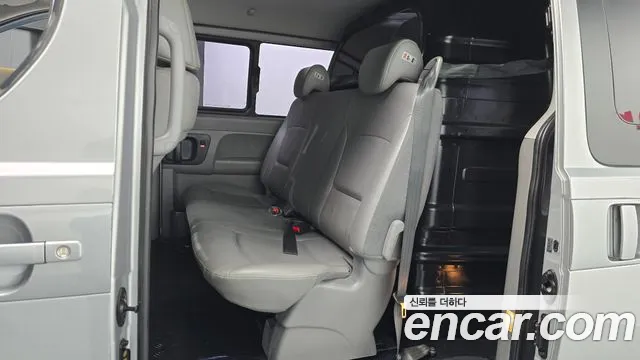 Hyundai Starex 2017 — фото 12