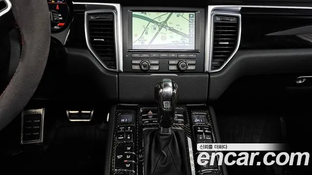 Porsche Macan 2015 — фото 14