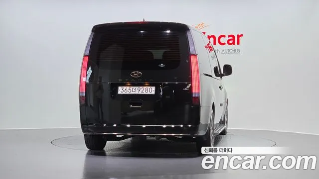 Hyundai Staria 2023 — фото 4