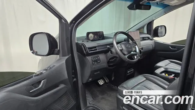 Hyundai Staria 2023 — фото 10