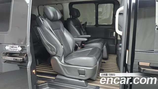 Hyundai Staria 2023 — фото 12