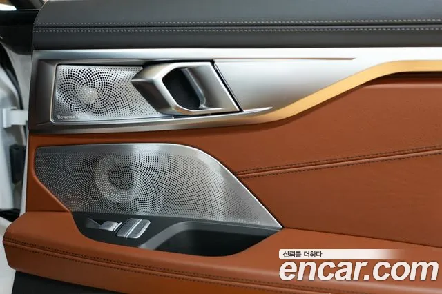 BMW 8-Series 2023 — фото 16