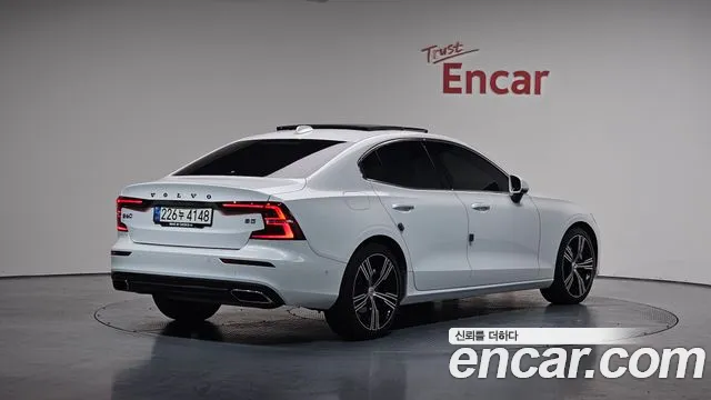 Volvo S60 2021 — фото 1