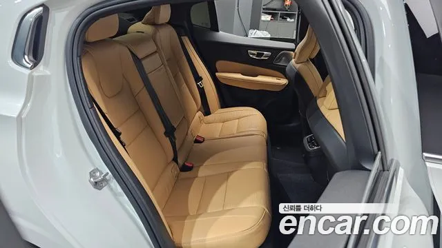 Volvo S60 2021 — фото 11