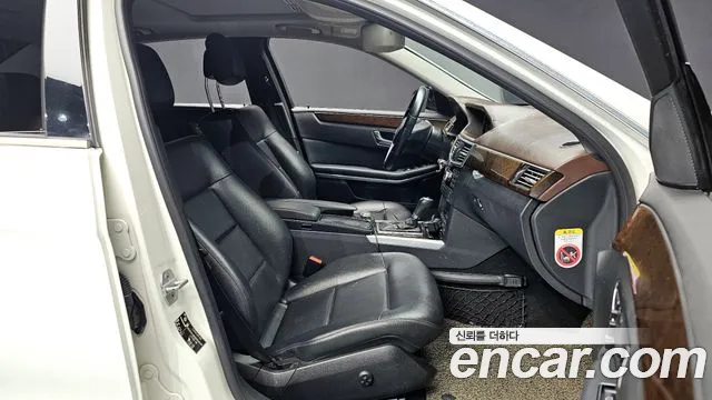 Mercedes-Benz E-Class 2011 — фото 10